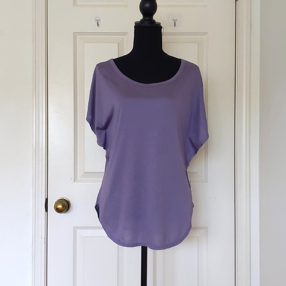 NWT. The Limited Dropped Shoulder Loose Fit Short Sleeve Blouse with back lace. - Picture 3 of 4